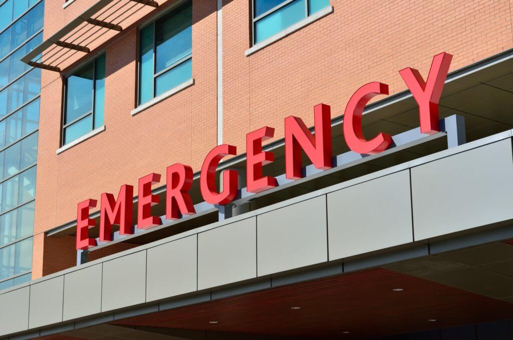 An emergency hospital sign