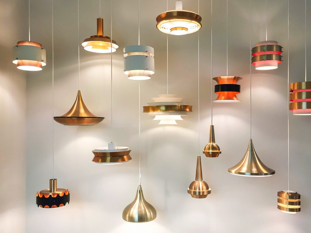 Different types of lamps hanging from the ceiling 